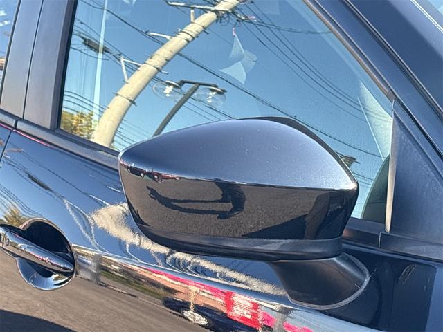 デミオ 13S ドライブレコーダー バックカメラ 衝突被害軽減システム オートライト スマートキー アイドリングストップ 電動格納ミラー AT 盗難防止システム 衝突安全ボディ ABS ESC CD DVD再生(33枚目)