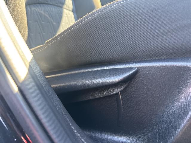 デミオ 13S ドライブレコーダー バックカメラ 衝突被害軽減システム オートライト スマートキー アイドリングストップ 電動格納ミラー AT 盗難防止システム 衝突安全ボディ ABS ESC CD DVD再生(36枚目)