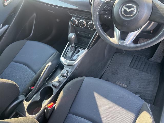 デミオ 13S ドライブレコーダー バックカメラ 衝突被害軽減システム オートライト スマートキー アイドリングストップ 電動格納ミラー AT 盗難防止システム 衝突安全ボディ ABS ESC CD DVD再生(53枚目)