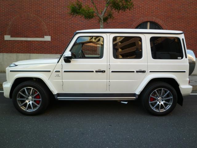 Ｇクラス Ｇ６３　ＡＭＧレザーエクスクルーシブパッケージ　左ハンドル　ベンガルレッドインテリア　ＯＰダイヤモンドホワイト　エクスクルーシブナッパレザーシート　ブルメスター　純正前後ドライブレコーダー　３６０°カメラ　シートヒーター＆ベンチレーター（5枚目）