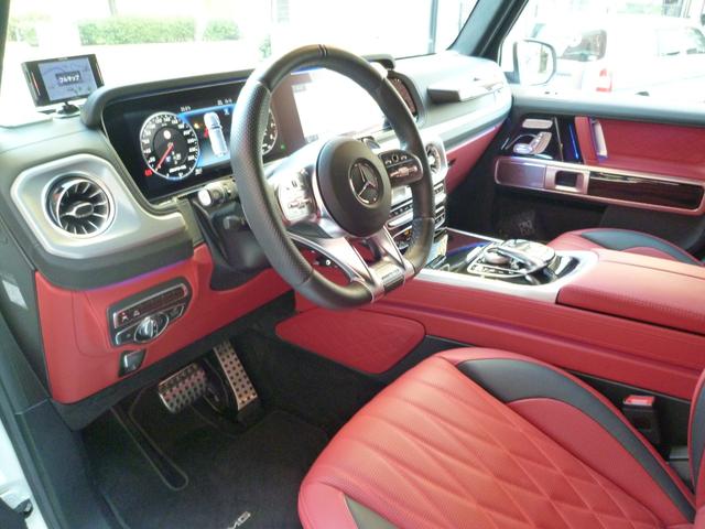 Ｇクラス Ｇ６３　ＡＭＧレザーエクスクルーシブパッケージ　左ハンドル　ベンガルレッドインテリア　ＯＰダイヤモンドホワイト　エクスクルーシブナッパレザーシート　ブルメスター　純正前後ドライブレコーダー　３６０°カメラ　シートヒーター＆ベンチレーター（22枚目）