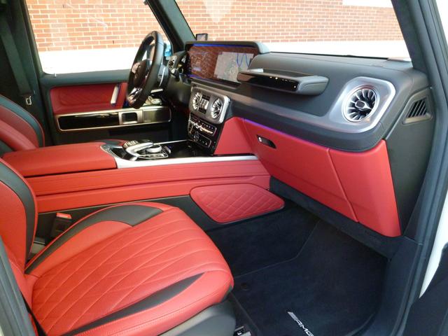 Ｇクラス Ｇ６３　ＡＭＧレザーエクスクルーシブパッケージ　左ハンドル　ベンガルレッドインテリア　ＯＰダイヤモンドホワイト　エクスクルーシブナッパレザーシート　ブルメスター　純正前後ドライブレコーダー　３６０°カメラ　シートヒーター＆ベンチレーター（24枚目）