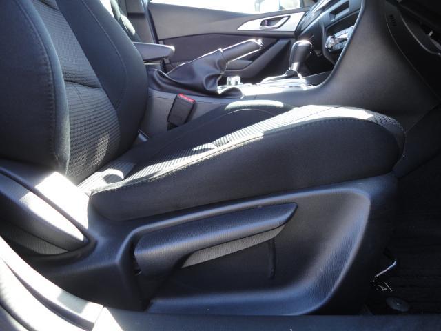 アクセラスポーツ １５Ｓ　衝突被害軽減システム　全周囲カメラ　オートマチックハイビーム　バックカメラ　オートクルーズコントロール　オートライト　ＬＥＤヘッドランプ　ＥＴＣ　Ｂｌｕｅｔｏｏｔｈ（15枚目）