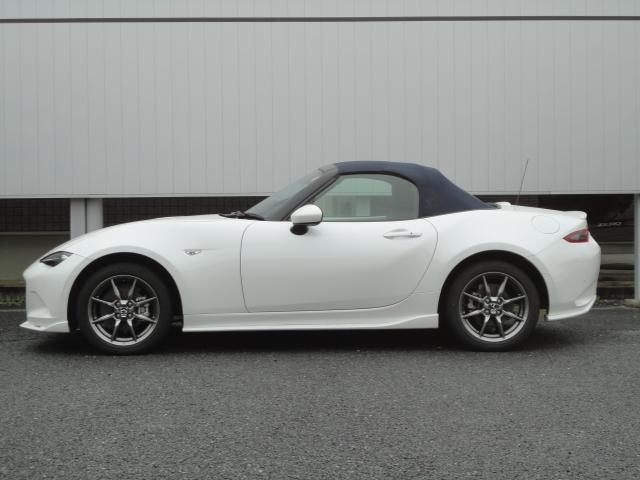 ロードスター ネイビー・トップ　衝突被害軽減システム　オートマチックハイビーム　革シート　シートヒーター　バックカメラ　オートクルーズコントロール　オートライト　ＬＥＤヘッドランプ　ＥＴＣ　Ｂｌｕｅｔｏｏｔｈ　ワンオーナー（3枚目）