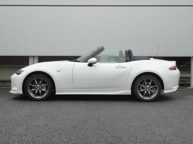 ロードスター ネイビー・トップ　衝突被害軽減システム　オートマチックハイビーム　革シート　シートヒーター　バックカメラ　オートクルーズコントロール　オートライト　ＬＥＤヘッドランプ　ＥＴＣ　Ｂｌｕｅｔｏｏｔｈ　ワンオーナー（4枚目）