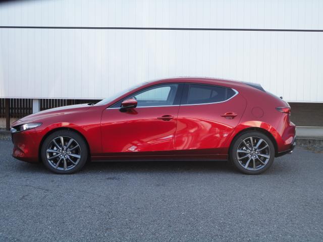 MAZDA3ファストバック 20S ツーリング 衝突被害軽減システム アダプティブクルーズコントロール 全周囲カメラ オートマチックハイビーム 革シート 電動シート シートヒーター バックカメラ オートライト LEDヘッドランプ Bluetooth(3枚目)