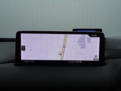 マツダコネクトの１０．２５インチワイドセンターディスプレイです。『Ａｎｄｒｏｉｄ　Ａｕｔｏ』『Ａｐｐｌｅ　ＣａｒＰｌａｙ』や独自のコネクテッドサービスに対応したインターフェイスシステムです。 5