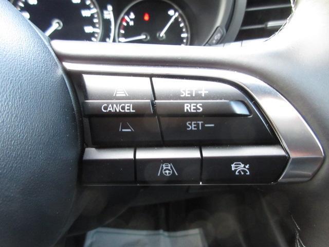 ＭＡＺＤＡ３ファストバック ＸＤ　レトロスポーツエディション　衝突被害軽減システム　アダプティブクルーズコントロール　全周囲カメラ　電動シート　シートヒーター　バックカメラ　オートライト　ＬＥＤヘッドランプ　Ｂｌｕｅｔｏｏｔｈ　展示・試乗車　ディーゼル（9枚目）