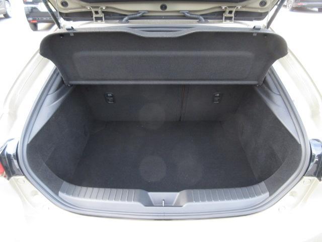 ＭＡＺＤＡ３ファストバック ＸＤ　レトロスポーツエディション　衝突被害軽減システム　アダプティブクルーズコントロール　全周囲カメラ　電動シート　シートヒーター　バックカメラ　オートライト　ＬＥＤヘッドランプ　Ｂｌｕｅｔｏｏｔｈ　展示・試乗車　ディーゼル（17枚目）