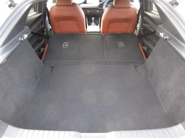 ＭＡＺＤＡ３ファストバック ＸＤ　レトロスポーツエディション　衝突被害軽減システム　アダプティブクルーズコントロール　全周囲カメラ　電動シート　シートヒーター　バックカメラ　オートライト　ＬＥＤヘッドランプ　Ｂｌｕｅｔｏｏｔｈ　展示・試乗車　ディーゼル（18枚目）