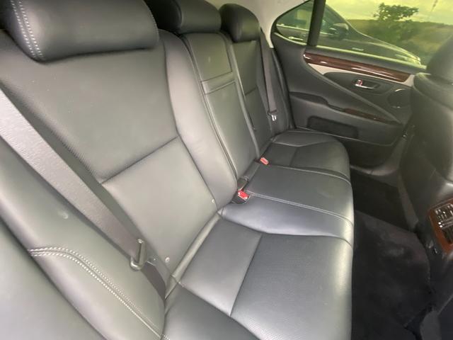 LS LS600h バージョンC Iパッケージ 3ヶ月自社保証 4WD ETC バックカメラ 黒本革 Bluetooth パワーシート シートヒーター スマートキー パワートランク(31枚目)