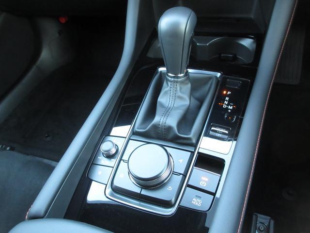 �i�r���I�[�f�B�I����_�C�����u�R���g���[���R�}���_�[�v�͎��R�Ǝ�̐G���ʒu�ɔz�u����Ă��܂��B�ڐ����O�����ƂȂ��茳�ő���ł��܂��B