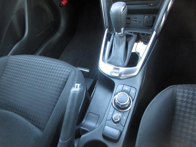 デミオ １５Ｓ　衝突被害軽減システム　全周囲カメラ　オートマチックハイビーム　シートヒーター　バックカメラ　オートライト　ＬＥＤヘッドランプ　Ｂｌｕｅｔｏｏｔｈ（10枚目）