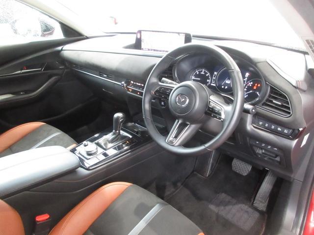 �������ʂ����I���K�����A�N�Z���y�_����㉺�O��ɒ����\�ȃX�e�A�����O�A�V�[�g���t�^�[�ȂǍœK�ȃh���C�r���O�|�W�V�����ɂ���������Ă��܂��B