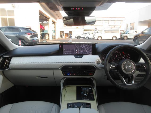 �l�Ԓ��S�̍l�����Ɋ�Â��A�h���C�o�[�ɗ^������𐮗������V���v���ȃ��C�A�E�g�Ƃ��邱�ƂŁA�S�ɗ]�T�������ĉ^�]�ɏW���ł���R�N�s�b�g�ƂȂ��Ă��܂��B