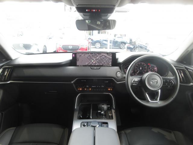 �l�Ԓ��S�̍l�����Ɋ�Â��A�h���C�o�[�ɗ^������𐮗������V���v���ȃ��C�A�E�g�Ƃ��邱�ƂŁA�S�ɗ]�T�������ĉ^�]�ɏW���ł���R�N�s�b�g�ƂȂ��Ă��܂��B