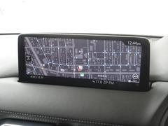 マツダコネクトの１０．２５インチワイドセンターディスプレイです。『Ａｎｄｒｏｉｄ　Ａｕｔｏ』『Ａｐｐｌｅ　ＣａｒＰｌａｙ』や独自のコネクテッドサービスに対応したインターフェイスシステムです。 6