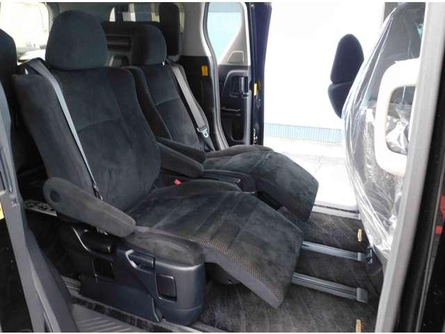 ヴェルファイア ２．４Ｚ　プラチナセレクションＩＩ　タイプゴールド　ＡＣ１００Ｖ　ＥＴＣ　フリップダウン　ＴＶキャンセラー　エアコン　パワーステアリング　パワーウィンドウ　盗難防止システム　スマートキー（13枚目）