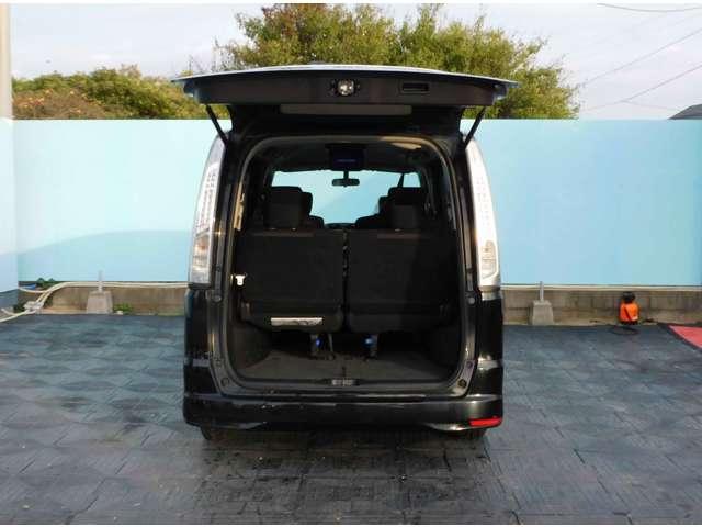 セレナ ２．０　ハイウェイスター　Ｓ－ＨＹＢＲＩＤ　フリップダウンモニター　ＥＴＣ　ナビ　エアコン　パワーステアリング　パワーウィンドウ　エアバッグ　盗難防止システム　スマートキー（12枚目）