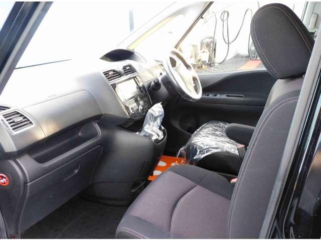 セレナ ２．０　ハイウェイスター　Ｓ－ＨＹＢＲＩＤ　フリップダウンモニター　ＥＴＣ　ナビ　エアコン　パワーステアリング　パワーウィンドウ　エアバッグ　盗難防止システム　スマートキー（15枚目）