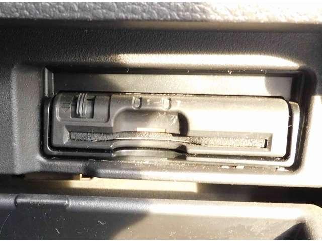 セレナ ２．０　ハイウェイスター　Ｓ－ＨＹＢＲＩＤ　フリップダウンモニター　ＥＴＣ　ナビ　エアコン　パワーステアリング　パワーウィンドウ　エアバッグ　盗難防止システム　スマートキー（25枚目）