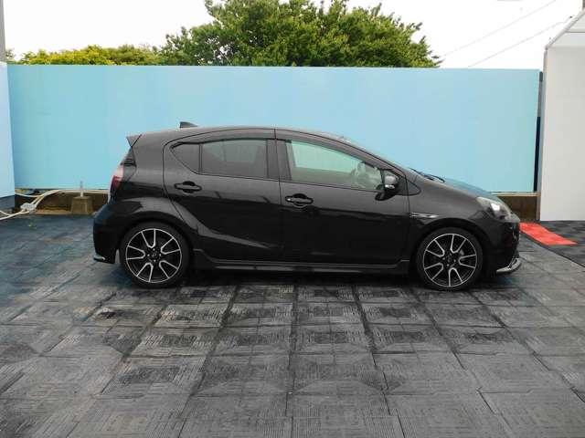 アクア Ｇ　Ｇ’ｓ　デジタルインナーミラー　ケンウッドナビ　エアコン　パワーステアリング　パワーウィンドウ　衝突安全ボディ　キーレスエントリー　アイドリングストップ（7枚目）