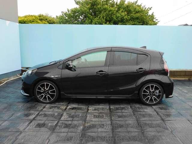 アクア Ｇ　Ｇ’ｓ　デジタルインナーミラー　ケンウッドナビ　エアコン　パワーステアリング　パワーウィンドウ　衝突安全ボディ　キーレスエントリー　アイドリングストップ（8枚目）