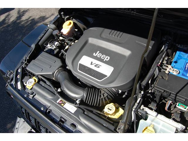 ジープ・ラングラーアンリミテッド アルティテュード　２０２４グリル　Ｆｕｅｌ２０インチブロンズカラーアルミ　３７インチマッドタイヤ　ＴＥＲＡＦＬＥＸリフトアップ　ＪＬタイプＬＥＤテール　黒革シート　前後カスタムバンパー　ＡＬＰＩＮＥナビ（64枚目）