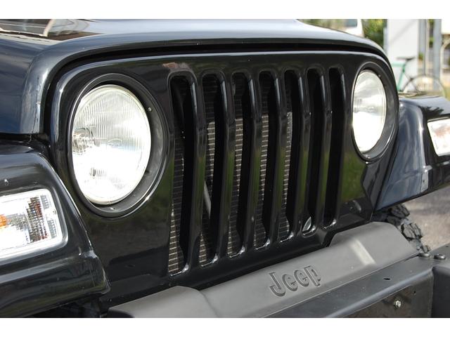 ジープ・ラングラー スポーツ 5速マニュアル!新作ホイールXJ08グロスマシーンド新品!タイヤX-MT5本新品!ソフトトップ リフトアップ ポケットスタイルフェンダーフレア クリアーウインカーレンズ新品!(8枚目)