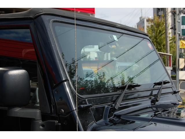 ジープ・ラングラー スポーツ 5速マニュアル!新作ホイールXJ08グロスマシーンド新品!タイヤX-MT5本新品!ソフトトップ リフトアップ ポケットスタイルフェンダーフレア クリアーウインカーレンズ新品!(13枚目)