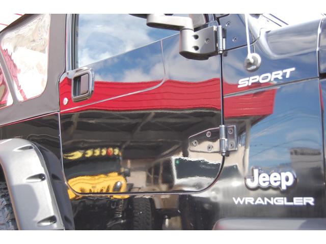 ジープ・ラングラー スポーツ 5速マニュアル!新作ホイールXJ08グロスマシーンド新品!タイヤX-MT5本新品!ソフトトップ リフトアップ ポケットスタイルフェンダーフレア クリアーウインカーレンズ新品!(15枚目)