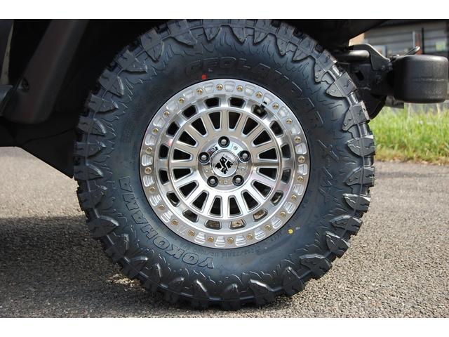 ジープ・ラングラー スポーツ 5速マニュアル!新作ホイールXJ08グロスマシーンド新品!タイヤX-MT5本新品!ソフトトップ リフトアップ ポケットスタイルフェンダーフレア クリアーウインカーレンズ新品!(25枚目)