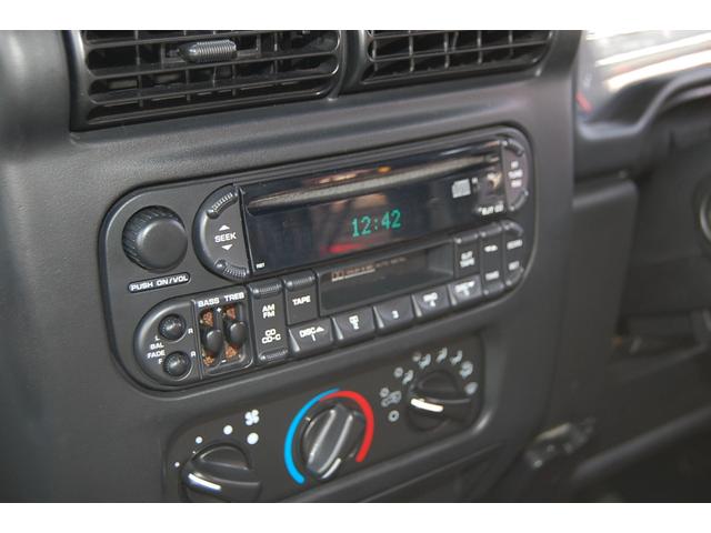 ジープ・ラングラー スポーツ 5速マニュアル!新作ホイールXJ08グロスマシーンド新品!タイヤX-MT5本新品!ソフトトップ リフトアップ ポケットスタイルフェンダーフレア クリアーウインカーレンズ新品!(37枚目)