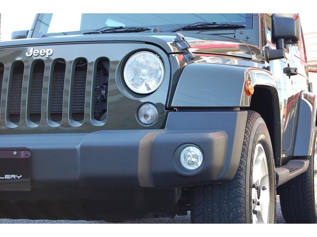 ジープ・ラングラー サハラ　サハラ　タンククリアコート　２ドア後期モデル　３．６Ｌエンジン　オーバーフェンダー、ハードトップ同色塗装　カーハート専用サンシェード（14枚目）