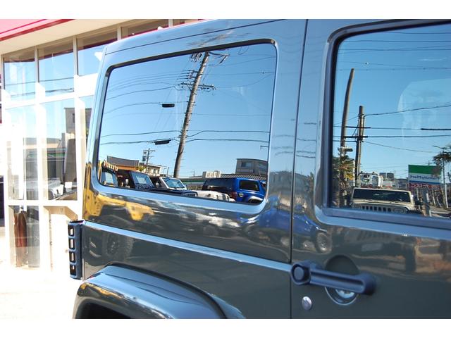 ジープ・ラングラー サハラ　サハラ　タンククリアコート　２ドア後期モデル　３．６Ｌエンジン　オーバーフェンダー、ハードトップ同色塗装　カーハート専用サンシェード（17枚目）