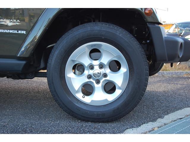 ジープ・ラングラー サハラ　サハラ　タンククリアコート　２ドア後期モデル　３．６Ｌエンジン　オーバーフェンダー、ハードトップ同色塗装　カーハート専用サンシェード（21枚目）