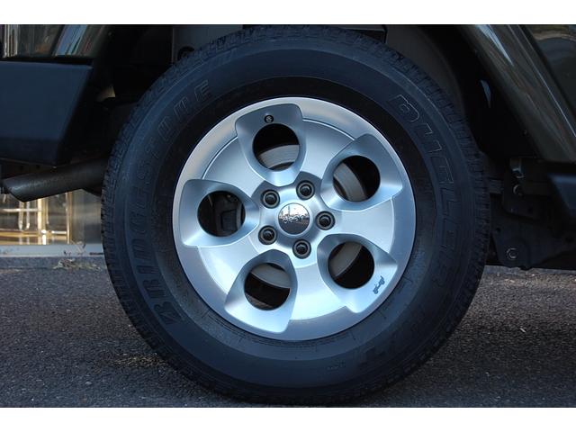 ジープ・ラングラー サハラ　サハラ　タンククリアコート　２ドア後期モデル　３．６Ｌエンジン　オーバーフェンダー、ハードトップ同色塗装　カーハート専用サンシェード（22枚目）