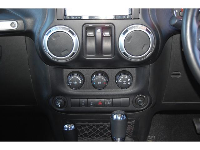 ジープ・ラングラー サハラ　サハラ　タンククリアコート　２ドア後期モデル　３．６Ｌエンジン　オーバーフェンダー、ハードトップ同色塗装　カーハート専用サンシェード（30枚目）