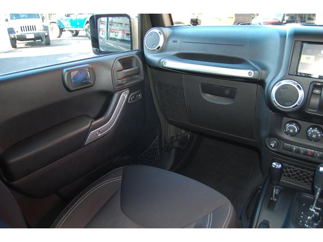 ジープ・ラングラー サハラ　サハラ　タンククリアコート　２ドア後期モデル　３．６Ｌエンジン　オーバーフェンダー、ハードトップ同色塗装　カーハート専用サンシェード（32枚目）