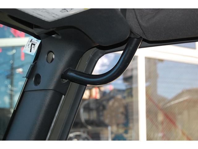 ジープ・ラングラー サハラ　サハラ　タンククリアコート　２ドア後期モデル　３．６Ｌエンジン　オーバーフェンダー、ハードトップ同色塗装　カーハート専用サンシェード（44枚目）