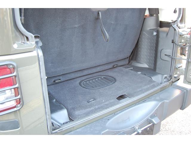 ジープ・ラングラー サハラ　サハラ　タンククリアコート　２ドア後期モデル　３．６Ｌエンジン　オーバーフェンダー、ハードトップ同色塗装　カーハート専用サンシェード（51枚目）