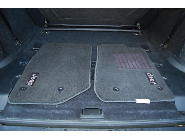 ジープ・ラングラー サハラ　サハラ　タンククリアコート　２ドア後期モデル　３．６Ｌエンジン　オーバーフェンダー、ハードトップ同色塗装　カーハート専用サンシェード（53枚目）