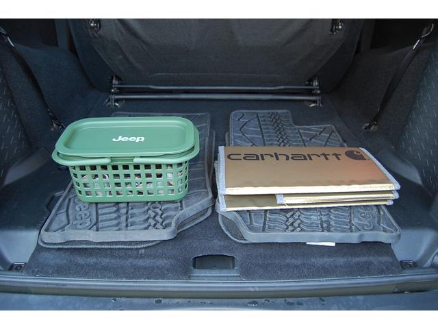 ジープ・ラングラー サハラ　サハラ　タンククリアコート　２ドア後期モデル　３．６Ｌエンジン　オーバーフェンダー、ハードトップ同色塗装　カーハート専用サンシェード（56枚目）