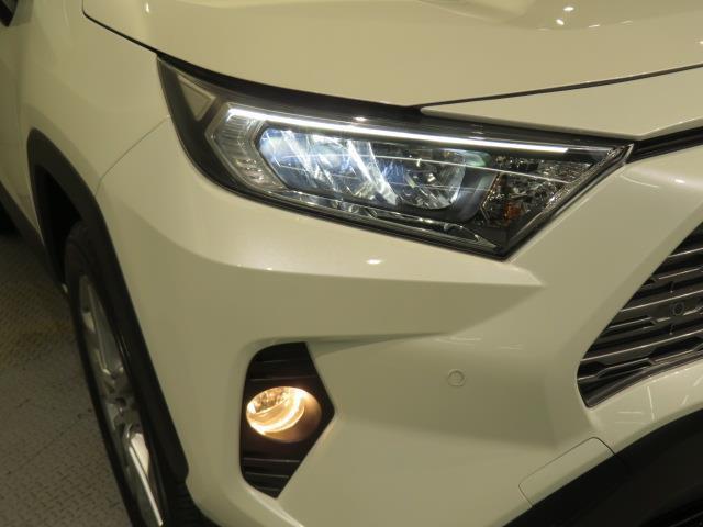 ＲＡＶ４ Ｇ　Ｚパッケージ　衝突被害軽減システム　メモリーナビ　フルセグ　バックカメラ　ＥＴＣ　ドラレコ　ミュージックプレイヤー接続可　電動シート　オートクルーズコントロール　ＬＥＤヘッドランプ　スマートキー　キーレス　４ＷＤ（8枚目）
