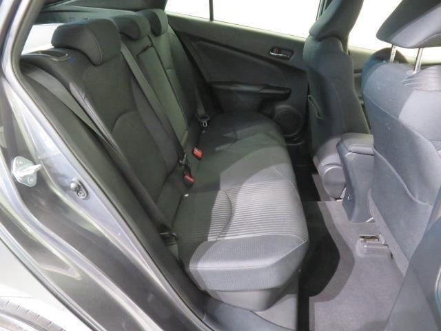 プリウス Ａ　衝突被害軽減システム　メモリーナビ　　ＥＴＣ　ドラレコ　　ミュージックプレイヤー接続可　　電動シート　オートクルーズコントロール　ＬＥＤヘッドランプ　スマートキー　キーレス（29枚目）