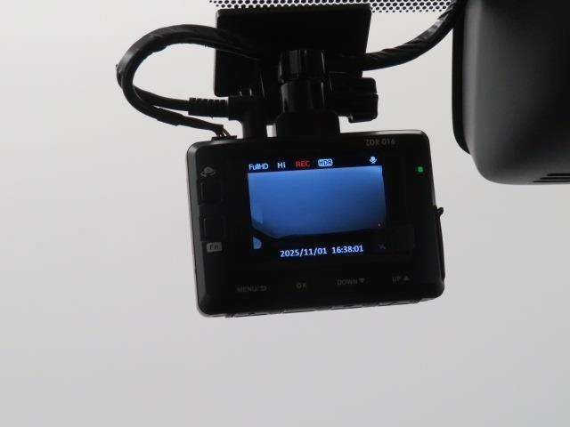 ノア Ｘ　衝突被害軽減システム　バックカメラ　ＥＴＣ　ドラレコ　オートクルーズコントロール　ＬＥＤヘッドランプ　両側電動スライド　乗車定員８人　３列シート　スマートキー　キーレス　アイドリングストップ（8枚目）