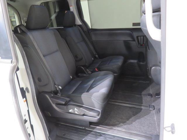 ヴォクシー ハイブリッドZS 衝突被害軽減システム メモリーナビ フルセグ バックカメラ ETC ドラレコ CD ミュージックプレイヤー接続可 DVD再生 後席モニター LEDヘッドランプ 両側電動スライド 乗車定員7人 キーレス(31枚目)