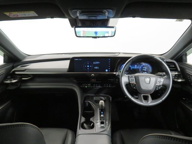 クラウンクロスオーバー Ｇアドバンスド・レザーパッケージ　衝突被害軽減システム　フルセグ　バックカメラ　ＥＴＣ　ミュージックプレイヤー接続可　革シート　電動シート　オートクルーズコントロール　ＬＥＤヘッドランプ　スマートキー　キーレス　４ＷＤ　ハイブリッド（6枚目）