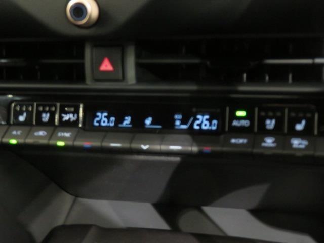 クラウンクロスオーバー Ｇアドバンスド・レザーパッケージ　衝突被害軽減システム　フルセグ　バックカメラ　ＥＴＣ　ミュージックプレイヤー接続可　革シート　電動シート　オートクルーズコントロール　ＬＥＤヘッドランプ　スマートキー　キーレス　４ＷＤ　ハイブリッド（10枚目）