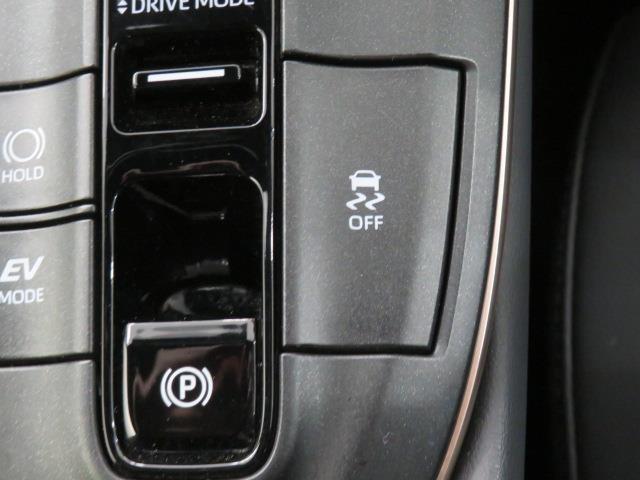 クラウンクロスオーバー Ｇアドバンスド・レザーパッケージ　衝突被害軽減システム　フルセグ　バックカメラ　ＥＴＣ　ミュージックプレイヤー接続可　革シート　電動シート　オートクルーズコントロール　ＬＥＤヘッドランプ　スマートキー　キーレス　４ＷＤ　ハイブリッド（13枚目）